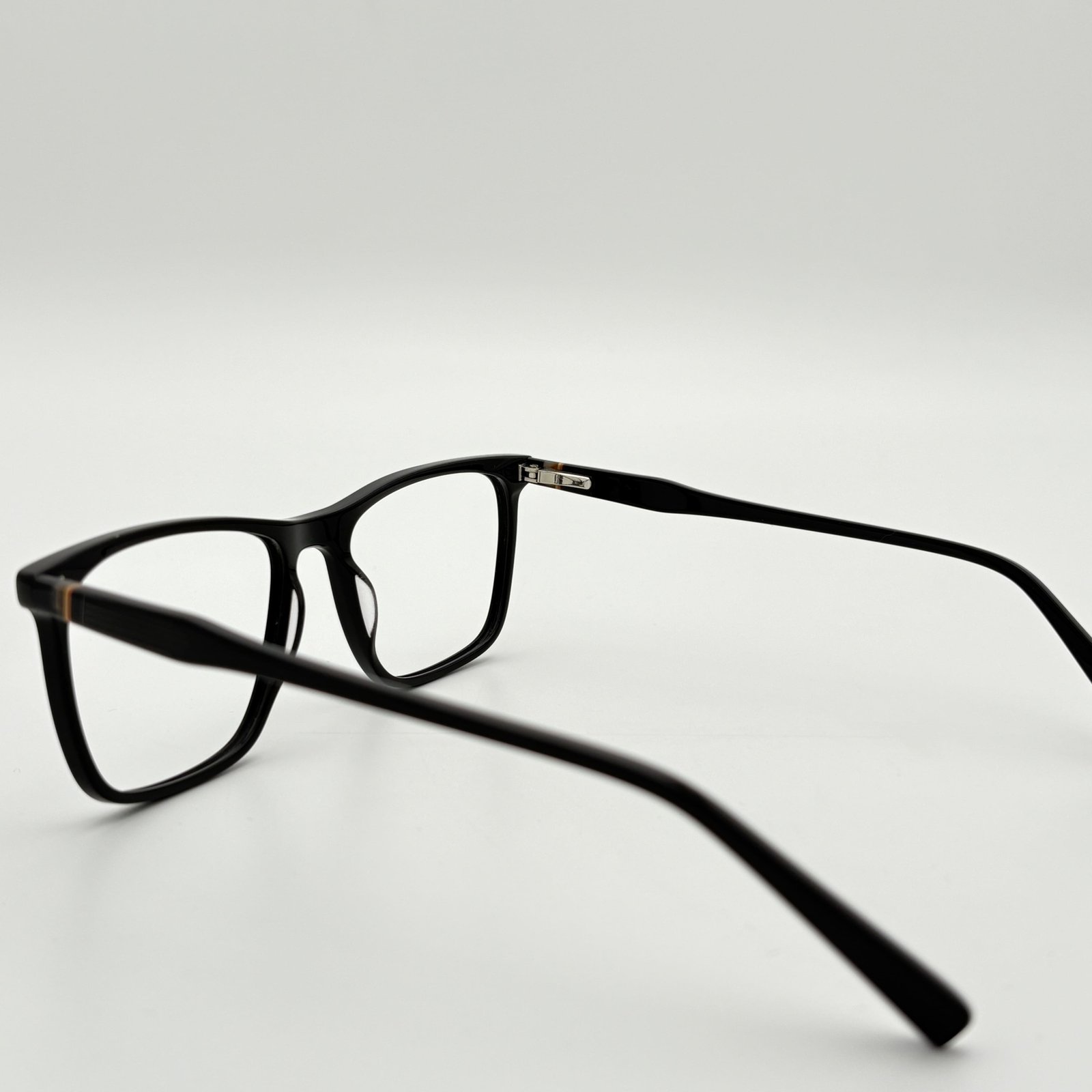 Refined Eyeglasses in custom